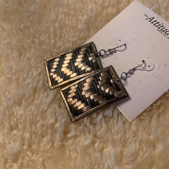 Cute Earrings - Picture 3 of 3